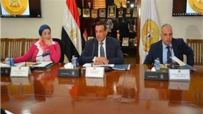 3 وزراء يتابعون رفع نواتج تطهير الترع والمصارف والتخلص الآمن من المخلفات