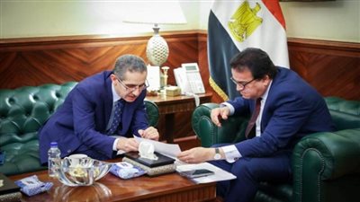 وزير الصحة يستقبل محافظ الغربية لمتابعة معدلات الإنجاز بالمشروعات الصحية بالمحافظة (صور)