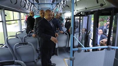وزيرا النقل وقطاع الأعمال يشهدان عقد تصنيع وشراء 100 حافلة لمشروع الأتوبيس الترددي (صور)