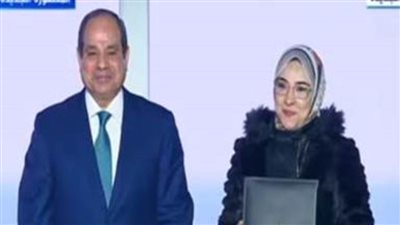 السيسي يسلم عددا من عقود الإسكان بالدقهلية