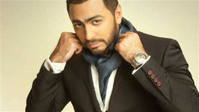 تامر حسني يطلب من جمهوره أن يتخذه قدوة