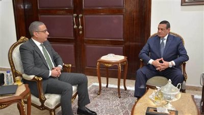 وزير التنمية المحلية يتابع مع محافظ الفيوم معدلات تنفيذ مشروعات 