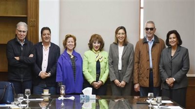 وزيرة الثقافة تلتقي أعضاء اللجنة العليا لمهرجان الأقصر للسينما الإفريقية (صور)