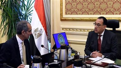 رئيس الوزراء يتابع مع وزير الاتصالات عددا من ملفات عمل الوزارة (صور)