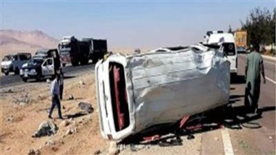 إصابة 5 أشخاص في انقلاب سيارة ميكروباص بطريق أكتوبر 