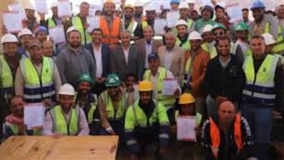 تسليم 140 وثيقة تأمين للعمالة غير المنتظمة بمشروع التجلي الأعظم بجنوب سيناء