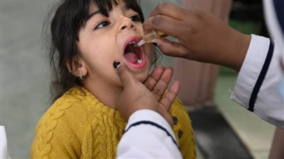 الصحة: التطعيم ضد شلل الأطفال اختياري.. لكن نوصي بالحصول على الجرعات التنشيطية