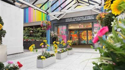 الحالة الأولى في العالم.. القضاء على سرطان الدم لدى طفلة بريطانية