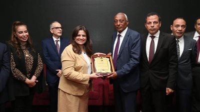 وزيرة الهجرة تعقد لقاء مفتوحًا برموز الجالية المصرية في الإمارات