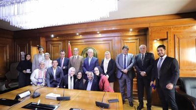 وزير التعليم العالي يكرم طلاب جامعة عين شمس الفائزين بالمركز الأول في مسابقة كأس العالم 