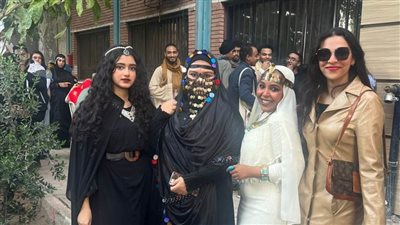 بأزياء صعيدي وفلاحي وشخصيات سينمائية.. طلاب كلية الفنون الجميلة بالأقصر ينظمون أول حفلة تنكرية