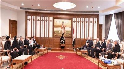 البابا تواضروس يستقبل وفدا من دار الكتاب المقدس