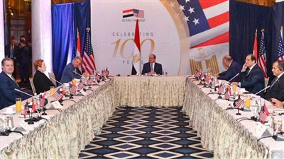 السيسي يؤكد موقف مصر الثابت بالتوصل إلى حل عادل وشامل يضمن حقوق الشعب الفلسطيني