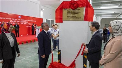 رئيس اقتصادية قناة السويس والسفير الصيني يطلقان شعلة التشغيل التجريبي لخط إنتاج جديد بمصنع جوشي مصر بالسخنة (صور)
