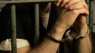 القبض على تاجر مواد مخدرة بحوزته كمية من الحشيش فى الصف