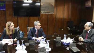 محمد شاكر يستقبل سفير ايطاليا بالقاهرة والمستشار الاقتصادي بالسفارة 