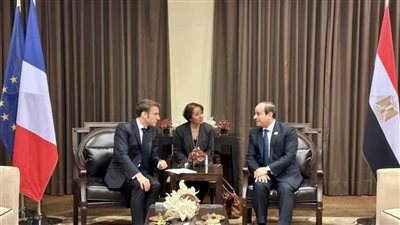 السيسي وماكرون يبحثان عددا من موضوعات علاقات التعاون الثنائى بين البلدين