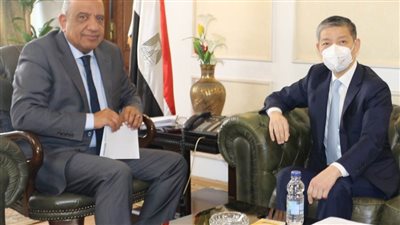 وزير قطاع الأعمال يبحث زيادة الاستثمارات الصينية في مصر