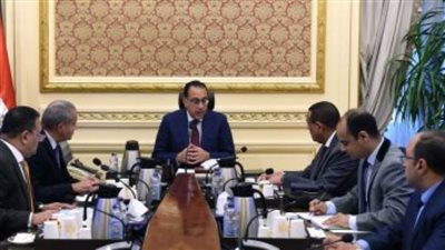 رئيس الوزراء يوجه ببدء عمل منافذ بيع السلع المُخفضة مطلع يناير المقبل