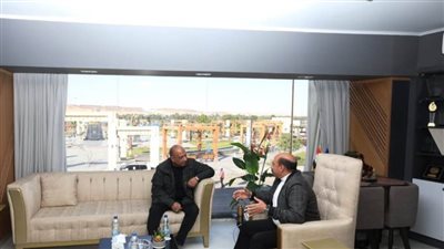 في مستهل زيارته للمحافظة.. وزير قطاع الأعمال العام يلتقي محافظ أسوان لبحث المساهمة في خطط التنمية بالمحافظة