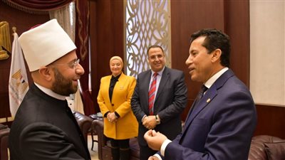 وزير الشباب والرياضة يشهد فعاليات المؤتمر السنوي لمنتدى الأدب والفكر