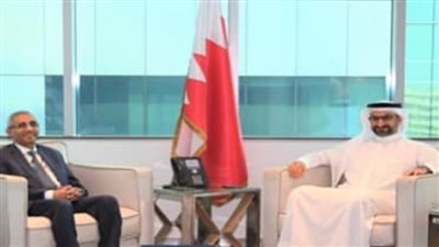 السفير المصري بالمنامة يبحث مع وزير الصناعة والتجارة البحريني تعزيز التعاون