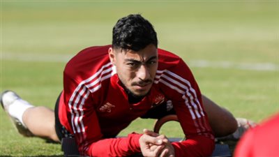 قلب الأسد..أكرم توفيق يطمئن جماهير الأهلى قبل الجراحة الطبية