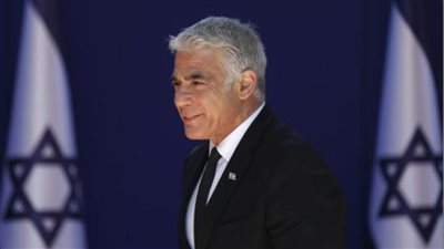 لابيد: نتنياهو ضعيف وسيشكل الحكومة الإسرائيلية الأكثر تطرفا في تاريخ البلاد