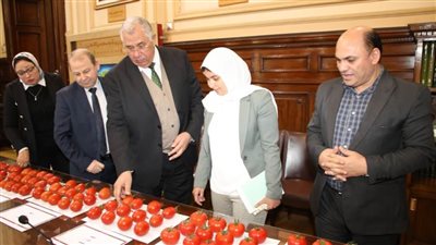 وزير الزراعة يتابع نتائج تقييم بعض الهجن وأصناف الطماطم في إطار البرنامج الوطنى لإنتاج التقاوي 