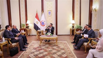 وزير الصحة يبحث مع رئيس قطاع الرعاية الصحية بمجموعة القمرا القطرية سبل التعاون وفرص الاستثمار بالمنظومة الصحية