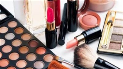 مصادرة 2500 عبوة مستحضرات تجميل منتهية الصلاحية