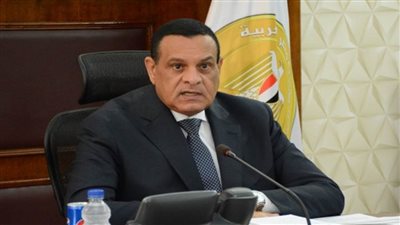 وزير التنمية المحلية يتلقى تقرير عن جهود 