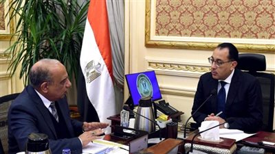 رئيس الوزراء يتابع مع وزير قطاع الأعمال العام عددا من ملفات عمل الوزارة (صور)
