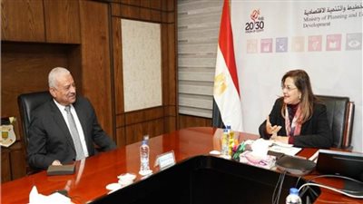 وزيرة التخطيط ومحافظ السويس يناقشان مستجدات الخطة الاستثمارية للمحافظة 