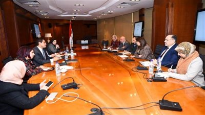 وزيرة الهجرة تعقد اجتماعا مع رئيس قطاع الاستثمار ببنك مصر لمناقشة سبل جذب استثمارات جديدة من المصريين العاملين بالخارج (صور)
