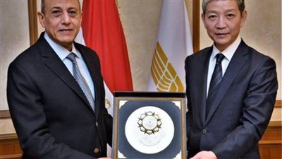 وزير الطيران يبحث مع السفير الصيني تعزيز التعاون المشترك في النقل الجوي