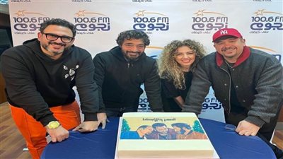 حميد الشاعري وهشام عباس مع أكرم حسني يكشفون لـ«نجوم إف إم» كواليس أغنية «السهر والانبساط»