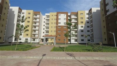 وزير الإسكان يستعرض المشروعات المنفذة بمدينة العبور في 2022 (صور)