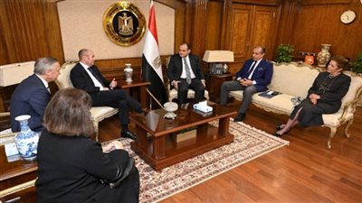 وزير التجارة يبحث مع هيئة معارض دوسلدورف الألمانية سبل تعزيز التعاون (صور)