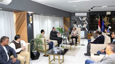 محافظ أسوان: تقديم التسهيلات والدعم للإسراع في تطبيق التأمين الصحي الشامل