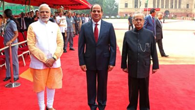 الرئيس السيسي يلتقي نظيرته الهندية في قصر راشتراباتي بهافان