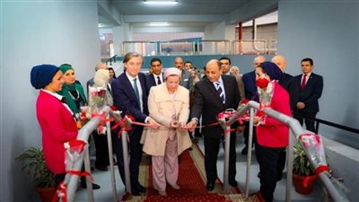 وزيرا الطيران والبيئة يفتتحان محطة جديدة للطاقة الشمسية بمطار القاهرة (صور)