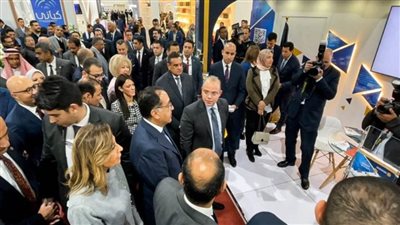 رئيس الوزراء يتفقد جناح الهيئة العامة للرقابة المالية بمعرض القاهرة الدولي للكتاب (صور)
