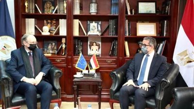 وزير السياحة والآثار يبحث مع سفير الاتحاد الأوروبي بالقاهرة التعاون المشترك