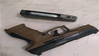 الجمارك تضبط مسدسا مع راكب في مطار القاهرة