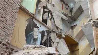 إنقاذ ربة منزل من تحت أنقاض منزلها المنهار بقنا