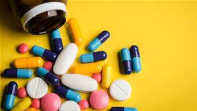 إحالة 35 متهمًا في تهريب أدوية سرطان إلى نيابة الشؤون الاقتصادية