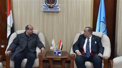 رئيس جامعة الأقصر يبحث مشاركة الطلاب بالمهرجان المسرحي الدولي لشباب الجنوب