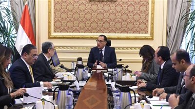 رئيس الوزراء يتابع مع وزير الكهرباء عددا من ملفات عمل الوزارة (صور)