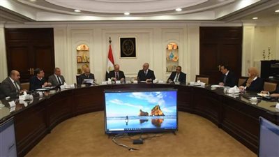 وزير الإسكان ومحافظ القاهرة يستعرضان إجراءات إنهاء التعاقد وتخصيص الوحدات السكنية بمشروع تطوير 